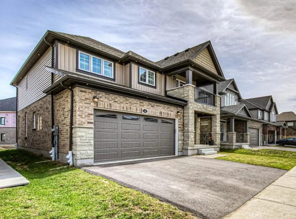Holiday home Beautiful House Near Grand River & Kiwanis Park Kitchener Canada